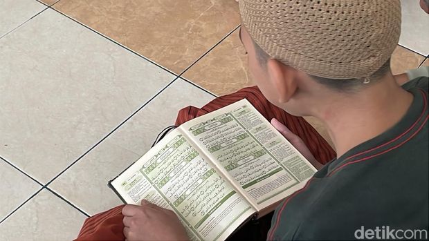 Melihat kegiatan santri autisme di Ponpes Al-Achsaniyyah Kudus, Selasa (3/3/2026).