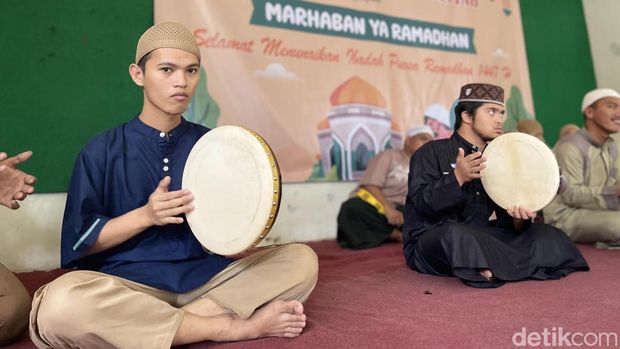 Melihat kegiatan santri autisme di Ponpes Al-Achsaniyyah Kudus, Selasa (3/3/2026).