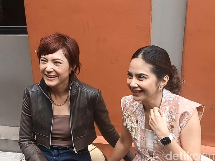 poppy sovia dan tiwi t2