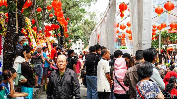 Warga memadati perayaan Cap Go Meh di Pancoran Chinatown Point, Selasa (3/3/2026). Acara ini menjadi penutup rangkaian Tahun Baru Imlek.