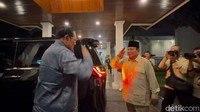 SBY Disambut Prabowo Saat Tiba di Istana Jelang Pertemuan