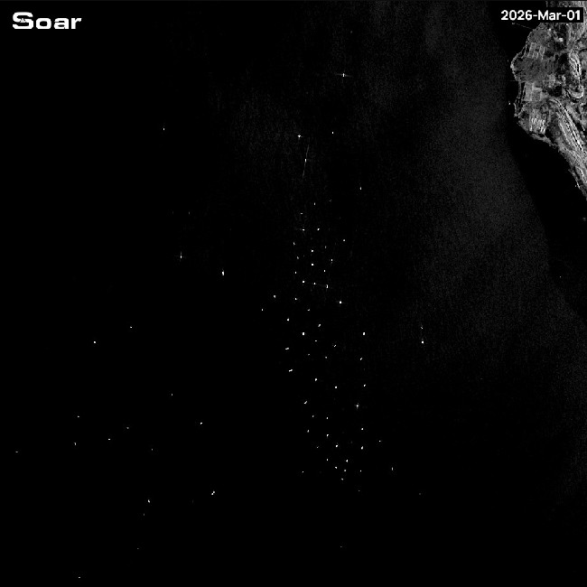 Potret Satelit Ratusan Kapal Besar Tertahan di Selat Hormuz