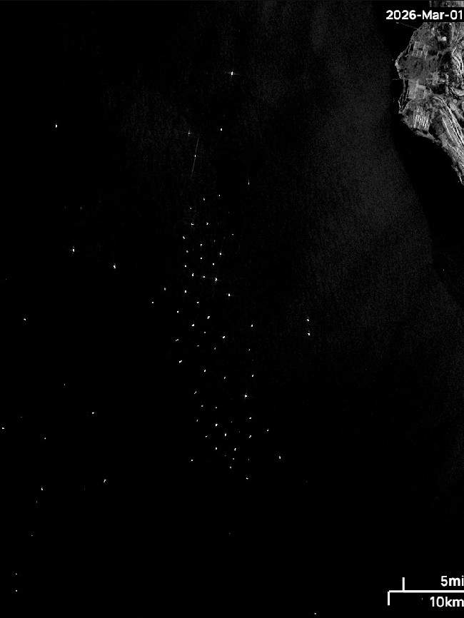 Potret Satelit Ratusan Kapal Besar Tertahan di Selat Hormuz