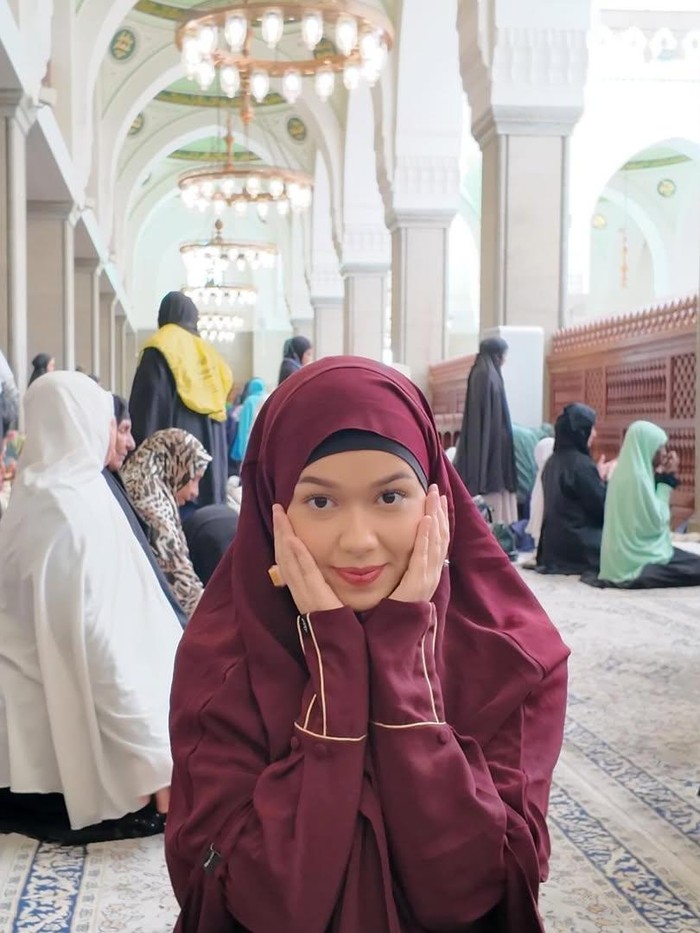 Rebecca Klopper jalani umrah di bulan Ramadan.