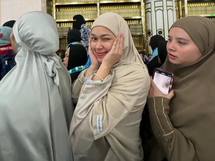 Rebecca Klopper jalani umrah di bulan Ramadan.