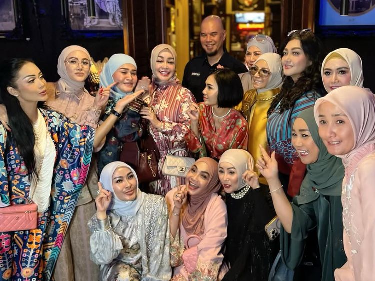 Geng Artis Bukber Bareng, Gaya Mulan Jameela dan Yuni Shara Curi Atensi