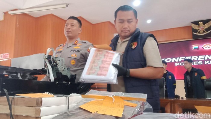 Barang bukti uang palsu diamankan Polres Klaten.