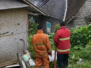 Api Dupa Diduga Picu Kebakaran Rumah, Uang hingga Emas Ikut Ludes