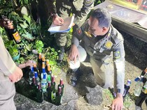 Satpol PP Razia Warung Kelontong di Bogor, 33 Botol Miras Ilegal Disita