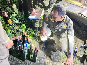 Satpol PP Razia Warung Kelontong di Bogor, 33 Botol Miras Ilegal Disita