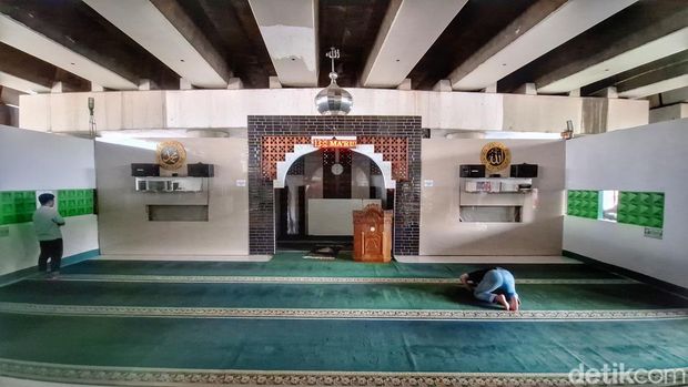 Suasana Masjid Hijrah Bawah Jembatan Tol Buah Batu (BJTB).