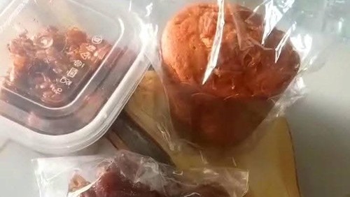 Tangkapan layar video menu MBG di Dompu NTB yang diprotes orang tua murid.