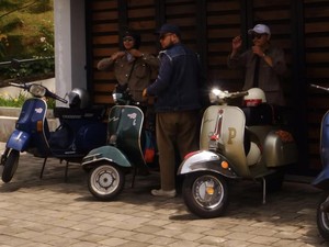 Misi Sunyi untuk UMKM di Balik Deru Vespa Tua