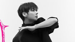 Foto Berduri TXT di Comeback 7TH YEAR: A Moment of Stillness in the Thorns