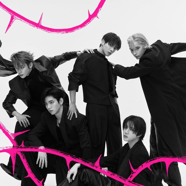 Foto Berduri TXT di Comeback 7TH YEAR: A Moment of Stillness in the Thorns