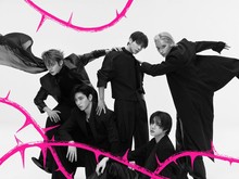 Foto Berduri TXT di Comeback 7TH YEAR: A Moment of Stillness in the Thorns