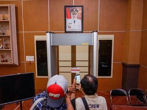 Video KPK Tangkap 11 Orang Terkait OTT Bupati Pekalongan Fadia Arafiq