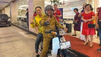 Krisantus bercerita, saat masih kuliah ia menggunakan Honda Astrea Prima. Motor itu menjadi saksi masa-masa mudanya, mulai berangkat kuliah, berkegiatan, hingga berproses sebagai mahasiswa. Sehingga saat ini ia bernostalgia.