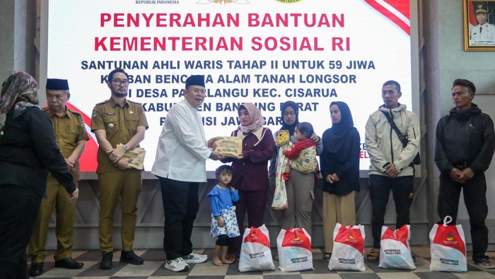 Waka DPR Cucun Serahkan Bantuan Tahap II, 59 Ahli Waris Korban Longsor Cisarua Terima Dukungan