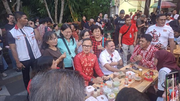Wamendagri Bima Arya di Bogor CGM 2026 Wakil Menteri Dalam Negeri, Bima Arya Sugiarto tampak menghadiri dalam Bogor Street Festival Cap Go Meh (CGM) 2026