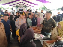 Alun-alun Ciamis Diserbu, Warga Berburu Beras-Minyak Murah