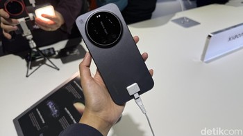 Tentu saja bintang utamanya adalah Xiaomi 17 Ultra yang hadir dengan sejumlah inovasi kamera baru yang digarap bersama Leica. Ponsel ini dilengkapi kamera telephoto 200 MP dengan sertifikasi Leica APO. Foto: Virgina Maulita Putri/detikINET