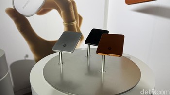 Xiaomi UltraThin Magnetic Power Bank yang tebalnya hanya 6mm juga ikut mejeng di Barcelona. Foto: Virgina Maulita Putri/detikINET