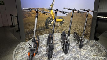 Deretan skuter listrik terbaru dari Xiaomi juga turut dipamerkan. Foto: Virgina Maulita Putri/detikINET