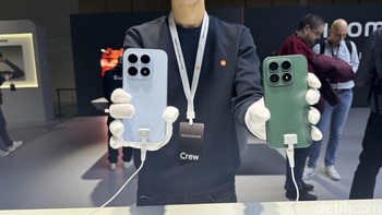 Saudaranya Xiaomi 17 juga tidak kalah mencuri perhatian. Ponsel ini hadir dengan empat kamera 50 MP dan masih mempertahankan bodi compact 6,3 inch. Ponsel ini diotaki chipset Snapdragon 8 Elite Gen 5 dan baterai besar 6.330 mAh. Foto: Virgina Maulita Putri/detikINET