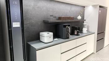 Salah satu sudut booth Xiaomi juga disulap menjadi dapur modern dengan berbagai peralatan memasak pintar. Foto: Virgina Maulita Putri/detikINET