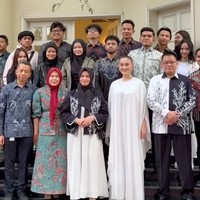 Gaya Agnez Mo Buka Puasa Bersama KJRI di Dubai, Santun Dengan Gamis Hoodie