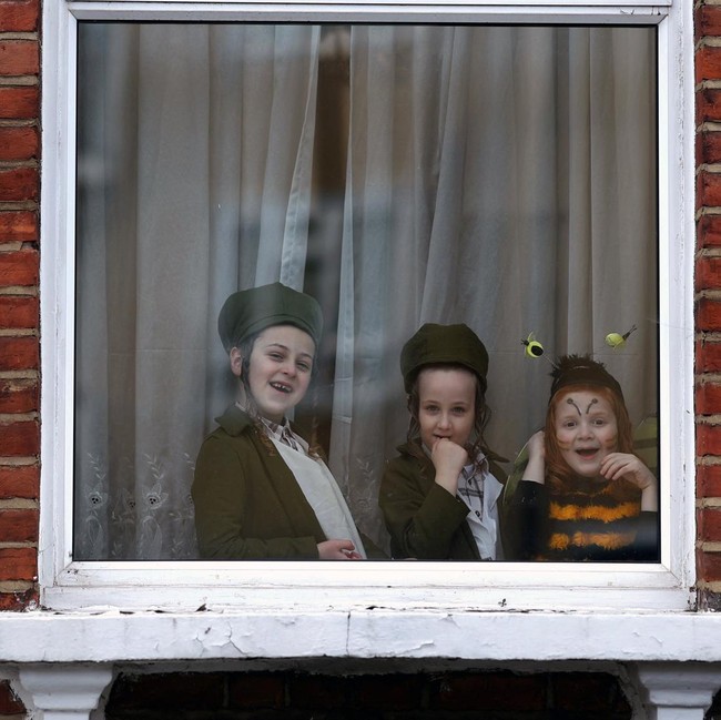 Anak-anak Berkostum Ramaikan Perayaan Purim di London