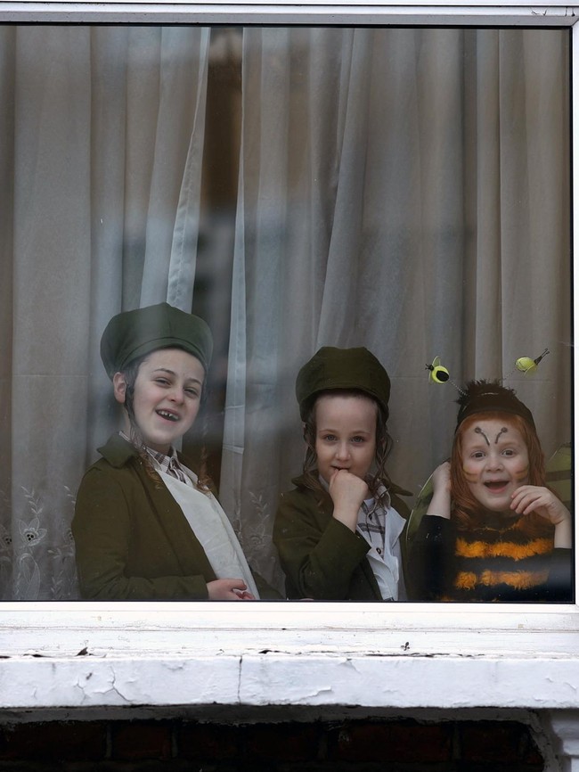 Anak-anak Berkostum Ramaikan Perayaan Purim di London