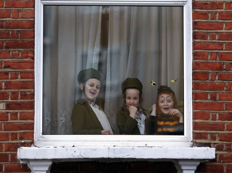 Anak-anak Berkostum Ramaikan Perayaan Purim di London