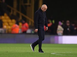 Liverpool Bingung, Dalangnya Lebih Bingung