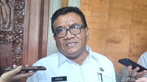 Asisten Pemerintahan dan Kesejahteraan Rakyat Setda Buleleng, Putu Ariadi Pribadi saat diwawancarai, Rabu (4/3/2026).