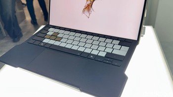 Country Manager Asus Indonesia, Lenny Lin, menyebut perangkat ini sebagai perwujudan keberanian ROG untuk menjadi yang pertama dan terbaik. Foto: detikINET/ Rizqy Nur Amalia