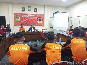 1 Orang Tewas-4 Hilang Akibat Banjir Lahar Hujan di Sungai Senewo Magelang