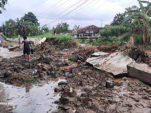 Talut Sungai Jebol, Kawasan Mangkang Kulon Semarang Kebanjiran