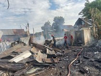 Kebakaran Hebat di Ujung Bulu Bulukumba Hanguskan 12 Rumah