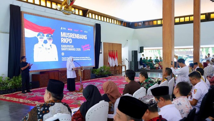 Bupati Banyuwangi saat memberikan paparan pada Musrenbang RKPD 2027