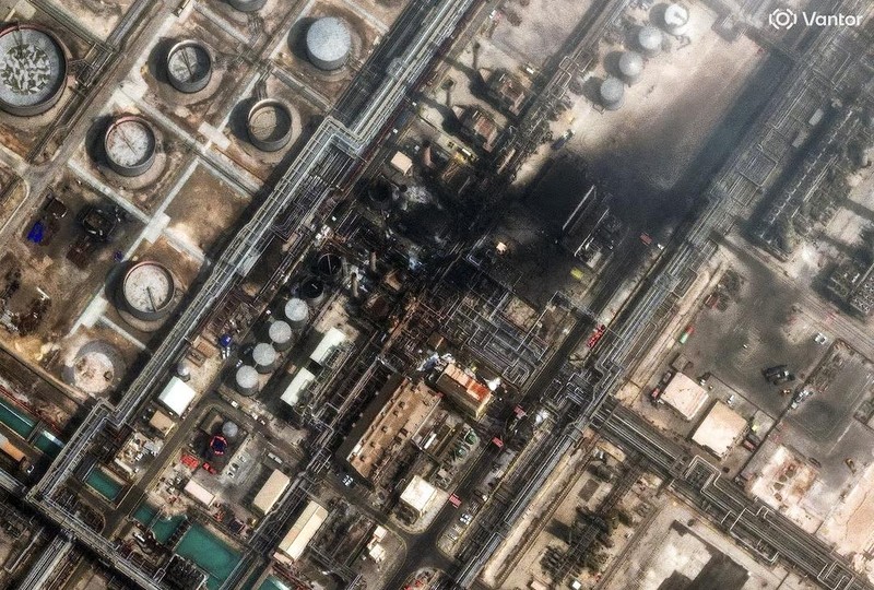Citra satelit menunjukkan skala serangan Iran