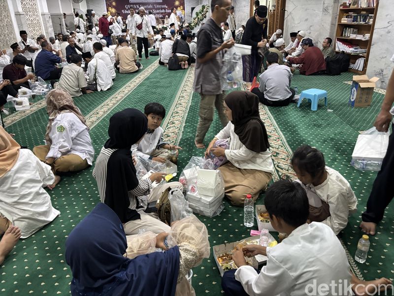 CT ARSA Foundation berkolaborasi dengan AirNav Indonesia dan Sakinah Finance menggelar program literasi disertai buka puasa bersama komunitas disabilitas. (Rachma Indira/detikcom)