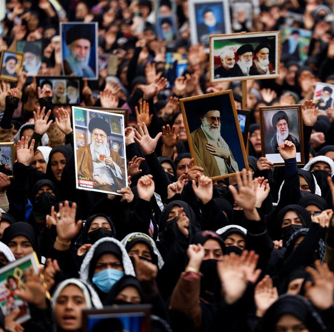 Ribuan Umat Muslim Syia di Kashmir Turun ke Jalan Usai Tewasnya Ali Khamenei