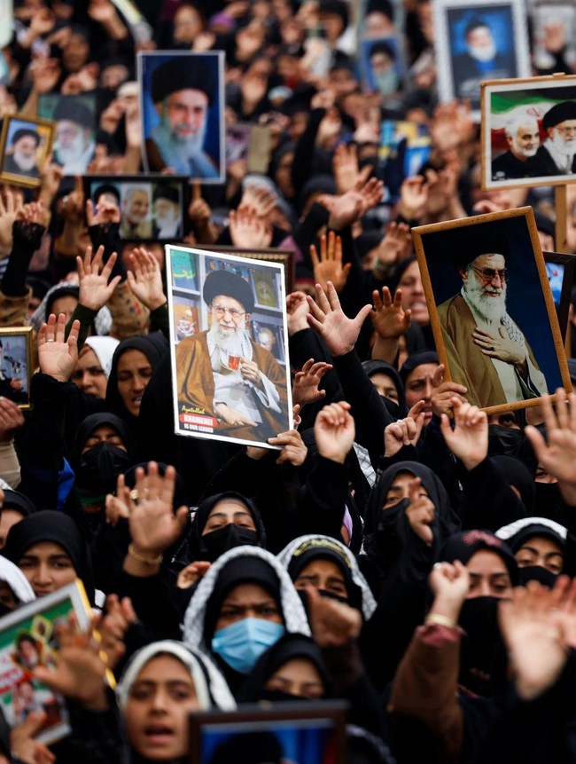 Ribuan Umat Muslim Syia di Kashmir Turun ke Jalan Usai Tewasnya Ali Khamenei