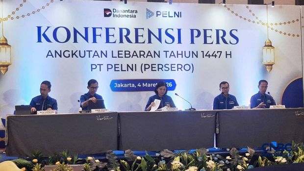 Direktur Utama Pelni, Tri Andayani saat dalam Konferensi Pers Angkutan Lebaran Tahun 1447 H PT Pelni (Persero) di Jakarta, Rabu (4/3/2026). (CNBC Indonesia/Chandra Dwi Pranata)