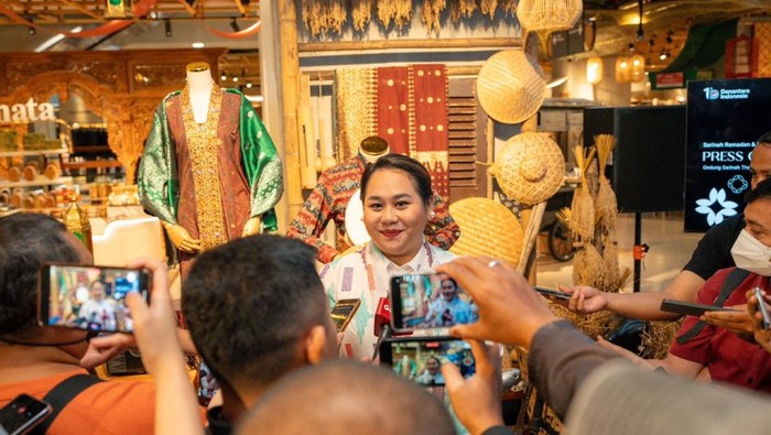 Direktur Utama PT Sarinah, Raisha Syarfuan