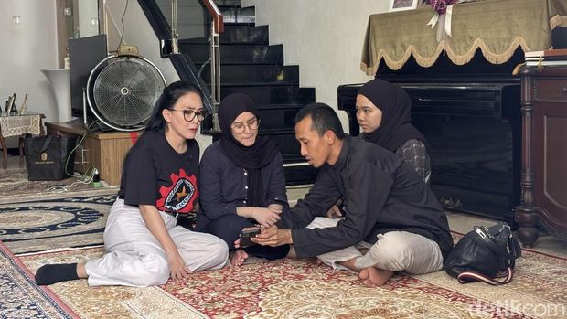 Ermanto Usman (65) tewas dibunuh di rumahnya di Jatibening, Kota Bekasi. Ermanto merupakan pensiunan JICT dan dikenal sebagai aktivis pekerja pelabuhan. (Rachma Indira/detikcom)