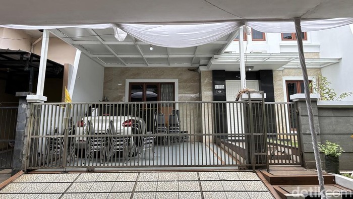 Ermanto Usman (65) tewas dibunuh di rumahnya di Jatibening, Kota Bekasi. Ermanto merupakan pensiunan JICT dan dikenal sebagai aktivis pekerja pelabuhan. (Rachma Indira/detikcom)