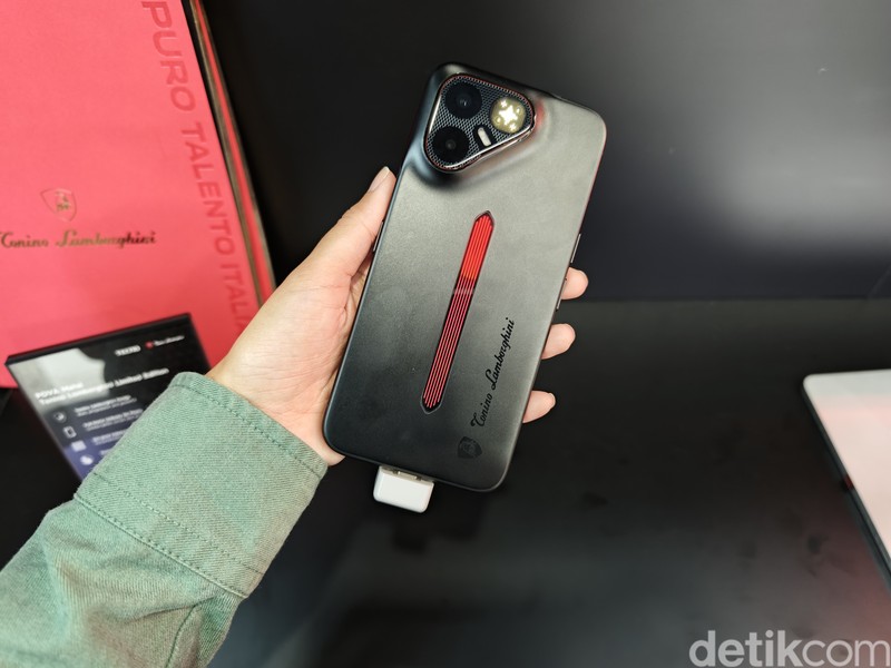 Gadget hasil kolaborasi Tecno dengan Tonino Lamborghini